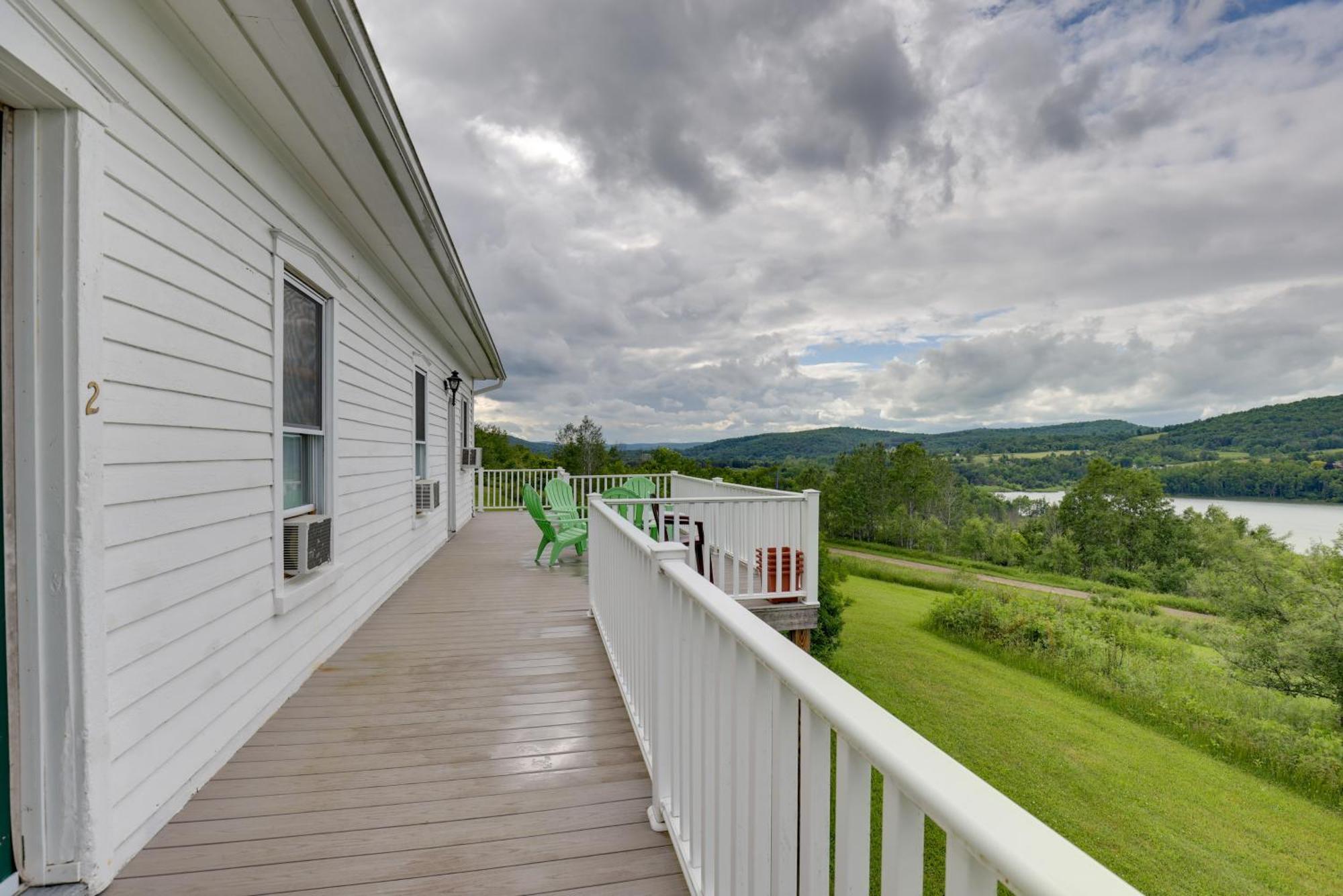 Lawrenceville Apartment With Deck Near Gaming Lands! 외부 사진