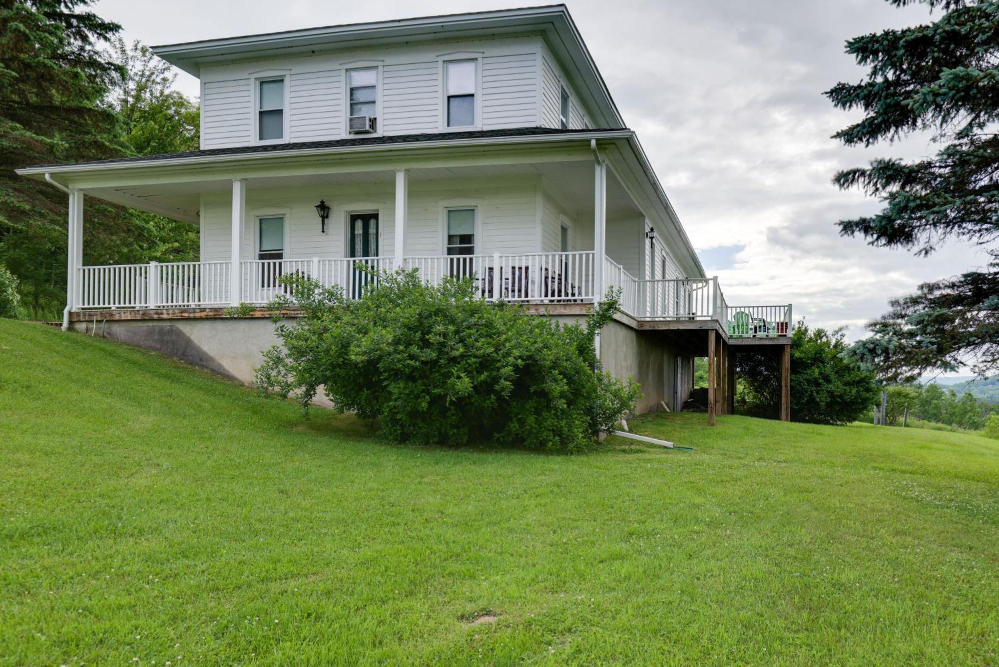 Lawrenceville Apartment With Deck Near Gaming Lands! 외부 사진