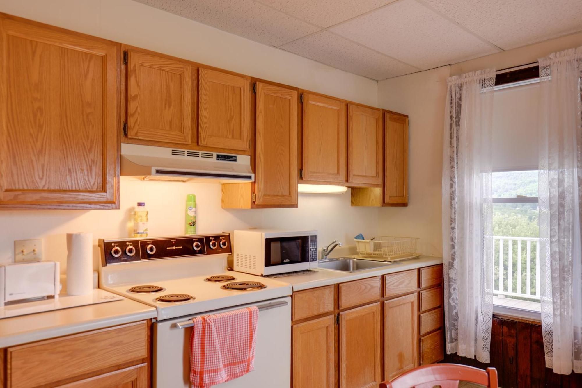 Lawrenceville Apartment With Deck Near Gaming Lands! 외부 사진