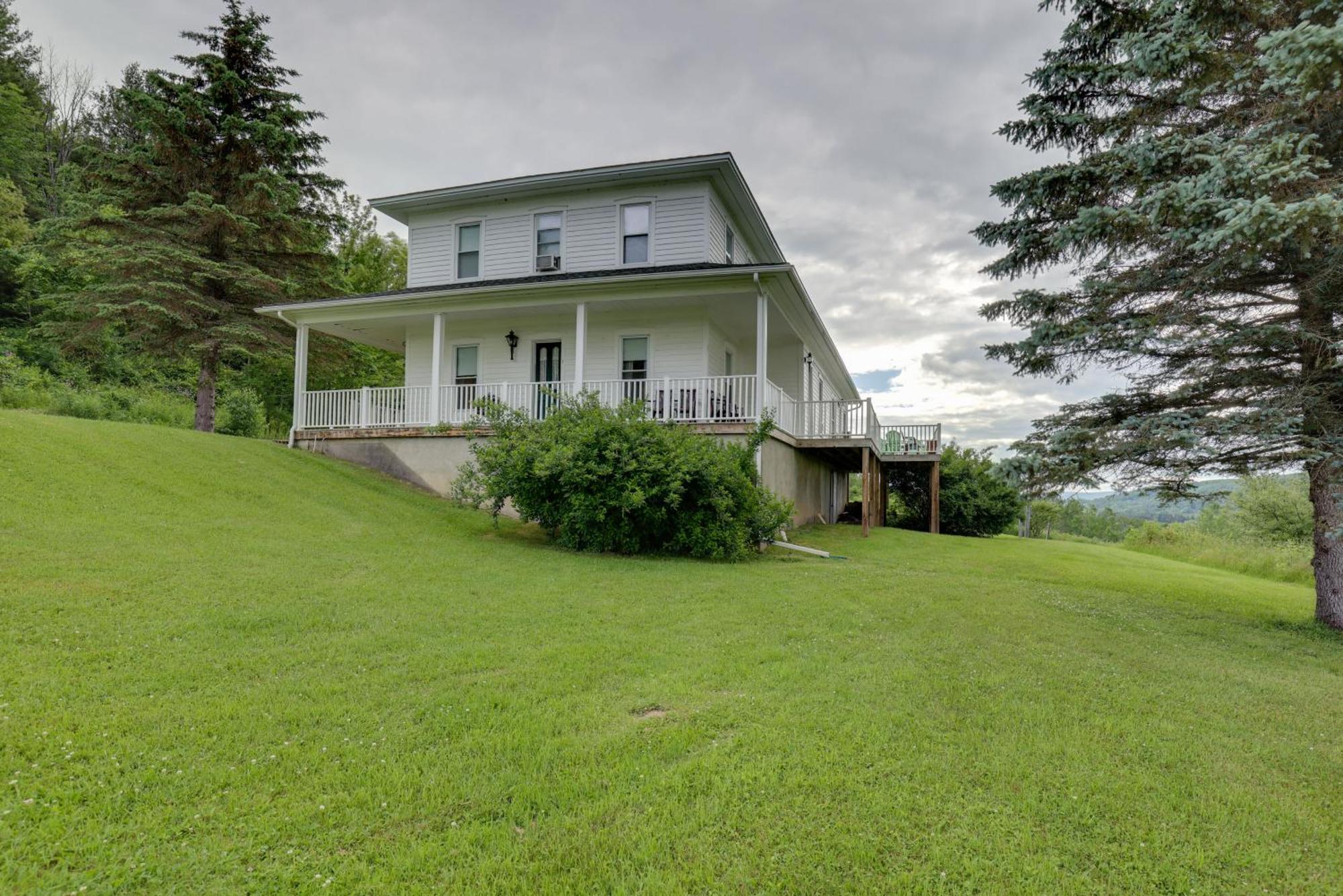 Lawrenceville Apartment With Deck Near Gaming Lands! 외부 사진